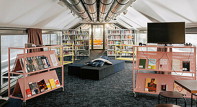 Die Bibliothek im Tanzquartier Wien.
