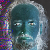 Eine Negativaufnahme von Peter Pleyers Gesicht. Links daneben ist ein gezeichneter Dreizack, um den sich blau-rote Spiralen winden.